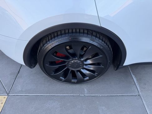 Used 2023 Tesla Model Y Performance image 15