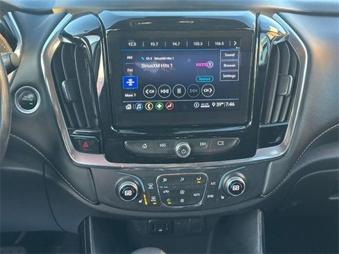 Used 2021 Chevrolet Traverse LT image 14