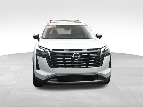 Used 2026 Nissan Pathfinder Platinum FWD image 8