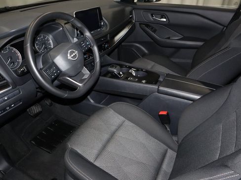 Certified 2025 Nissan Rogue SV image 26