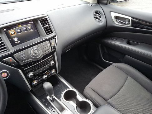 Used 2020 Nissan Pathfinder S image 29