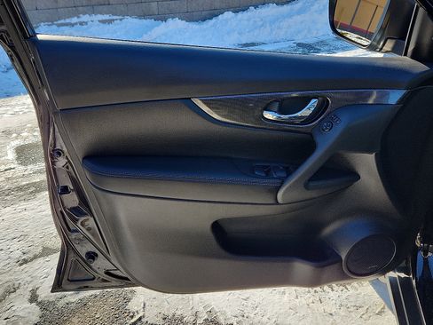 Used 2016 Nissan Rogue SL w/ SL Premium Package image 12