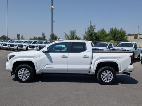 Used 2024 Toyota Tacoma SR5 AWD/4WD image 2