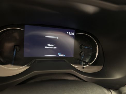 Used 2024 Toyota RAV4 SE w/ Weather & Moonroof Package image 5