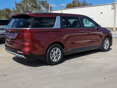 Used 2022 Kia Carnival LX image 6