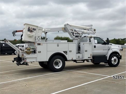 Used 2017 Ford F750 2WD Regular Cab Super Duty image 2