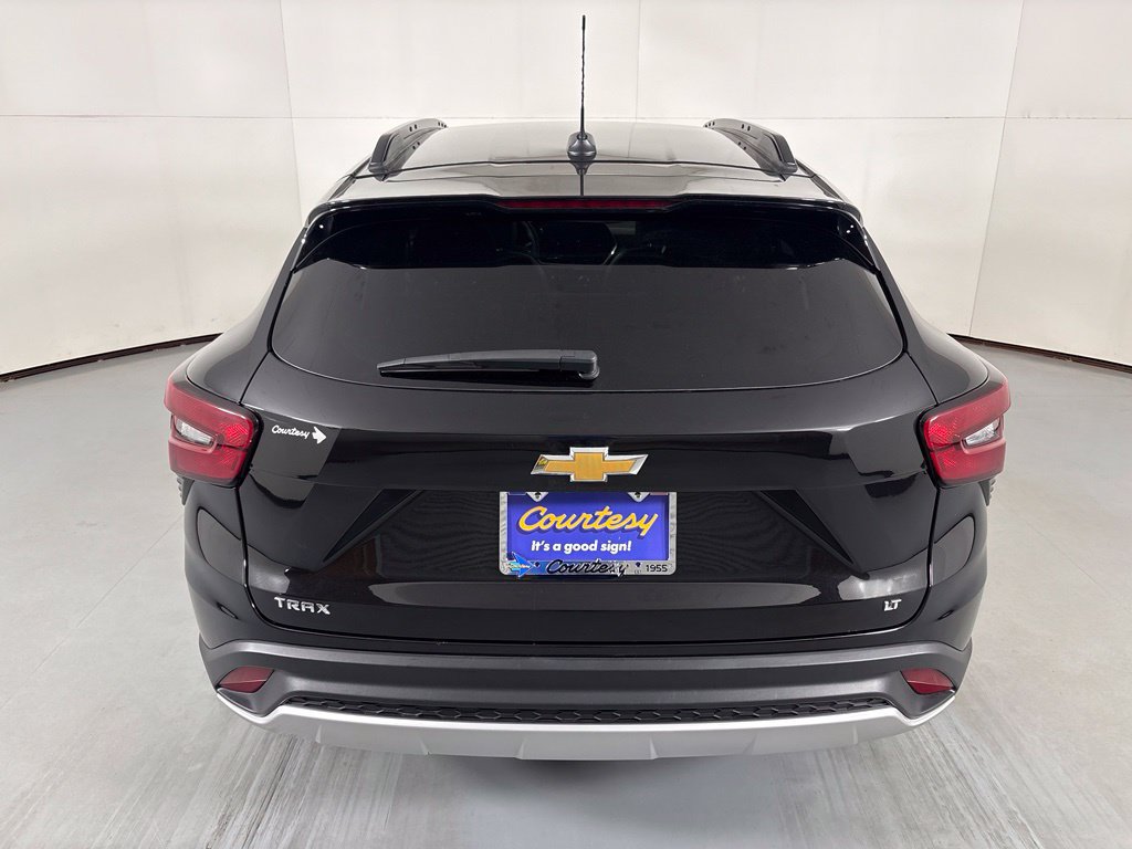 Used 2025 Chevrolet Trax LT FWD image 7