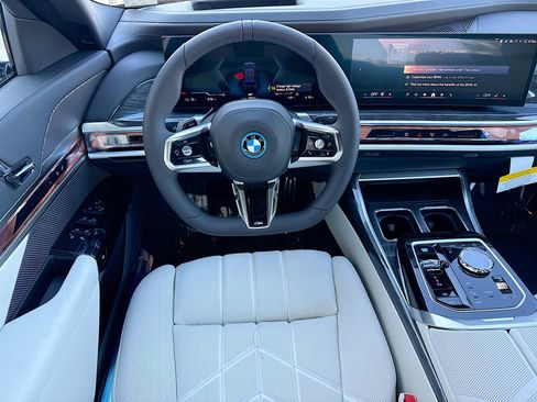 New 2026 BMW i7 xDrive60 w/ Premium Package image 17