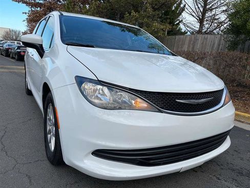 Used 2017 Chrysler Pacifica LX image 28