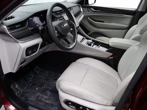 Used 2023 Jeep Grand Cherokee Overland w/ Luxury Tech Group IV image 10