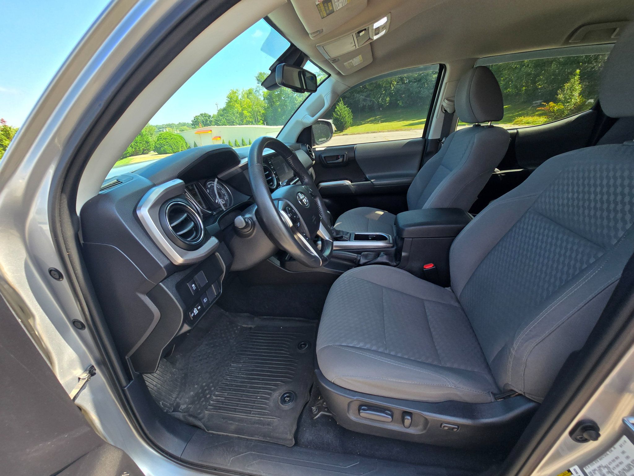 Used 2021 Toyota Tacoma SR5 RWD image 11