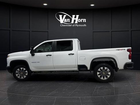 Used 2024 Chevrolet Silverado 2500 Custom w/ Custom Value Package image 10