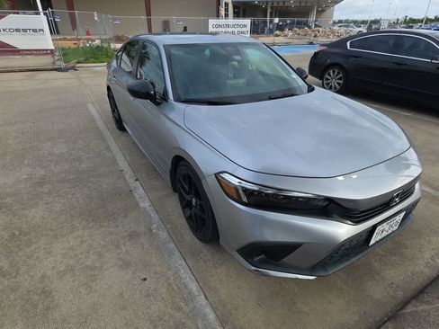 Used 2023 Honda Civic Sport image 2