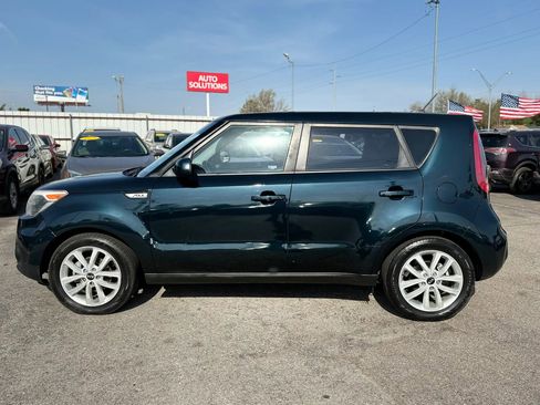 Used 2017 Kia Soul + image 7