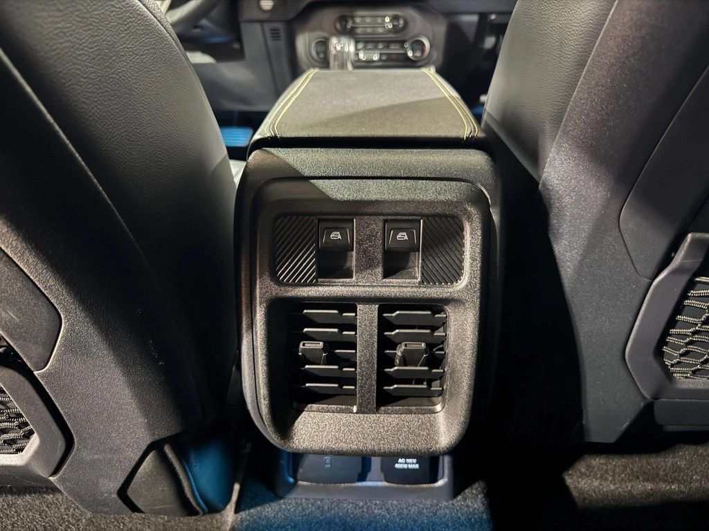 Used 2025 Ford Bronco Badlands AWD/4WD image 23