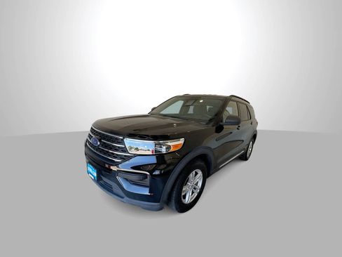 Used 2020 Ford Explorer XLT w/ Comfort Package AWD/4WD image 4