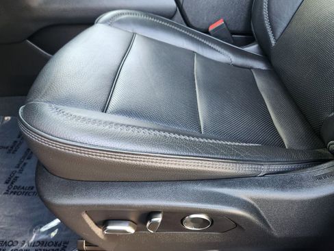 Used 2021 GMC Yukon Denali w/ Denali Premium Package image 9