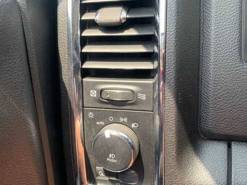 Used 2018 RAM 1500 Laramie w/ Convenience Group AWD/4WD image 28