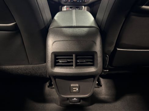 Used 2024 GMC Terrain SLT AWD/4WD image 36