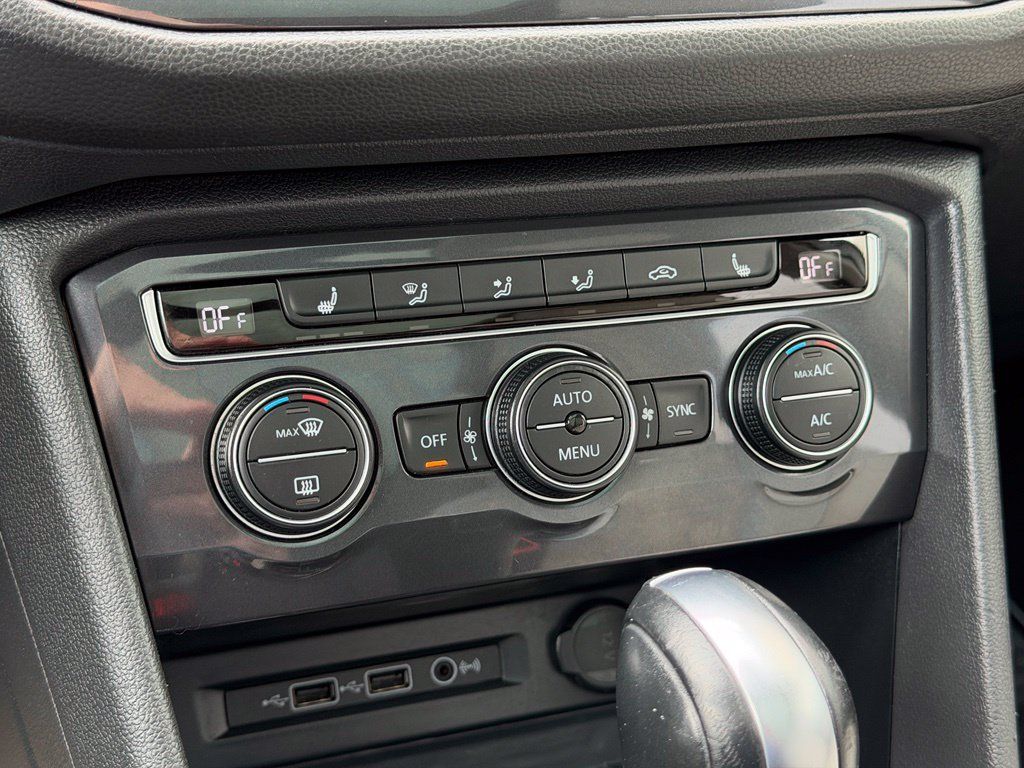 Used 2020 Volkswagen Tiguan SE w/ Panoramic Sunroof Package AWD/4WD image 14