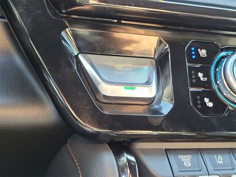 Used 2025 GMC Sierra 2500 AT4 w/ AT4 Premium Plus Package image 17