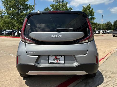 Used 2025 Kia Soul LX w/ LX Technology Package FWD image 7