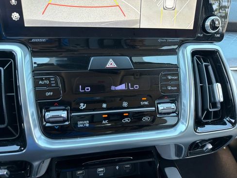 Certified 2024 Kia Sorento SX Prestige AWD/4WD image 11