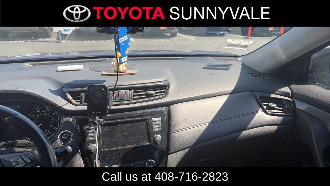 Used 2018 Nissan Rogue SV w/ Premium Package FWD image 4
