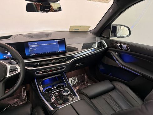 Used 2025 BMW X7 M60i AWD/4WD image 29
