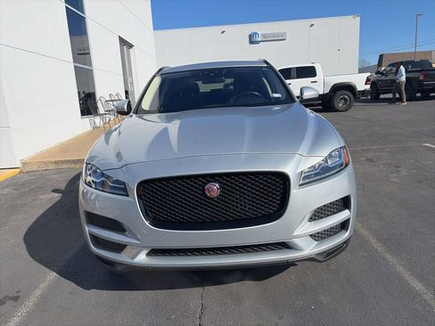 Used 2018 Jaguar F-PACE Prestige image 2