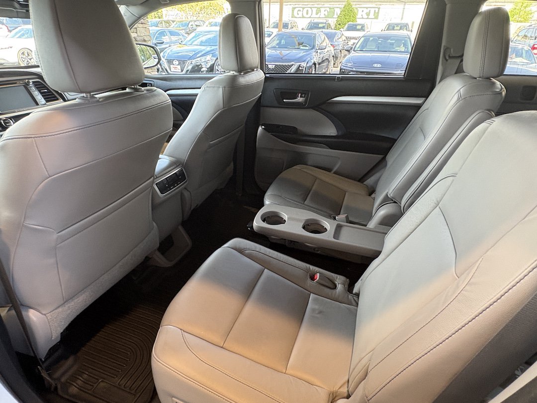 Used 2017 Toyota Highlander XLE AWD/4WD image 25