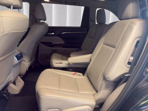 Used 2015 Toyota Highlander Limited AWD/4WD image 11