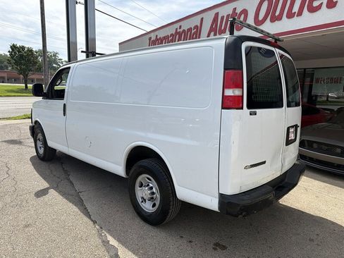 Used 2017 Chevrolet Express 2500 RWD image 8