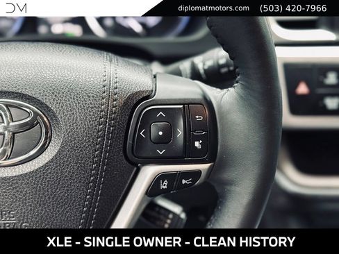 Used 2018 Toyota Highlander XLE AWD/4WD image 30
