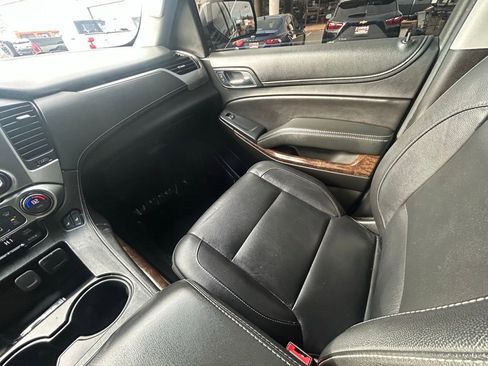 Used 2018 Chevrolet Tahoe LT w/ LT Signature Package image 3