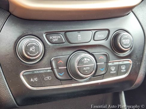 Used 2014 Jeep Cherokee Latitude w/ Comfort/Convenience Group AWD/4WD image 15