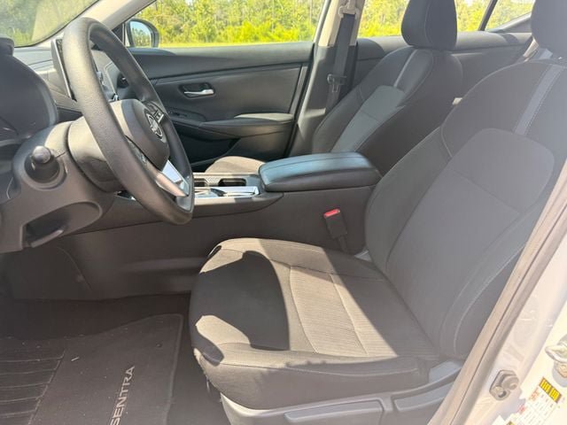 Used 2025 Nissan Sentra SV FWD image 9