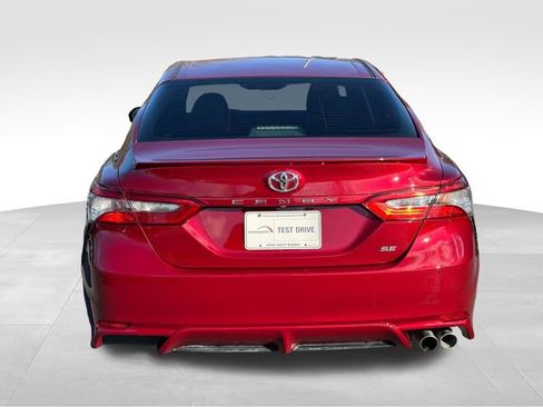 Used 2018 Toyota Camry SE image 4