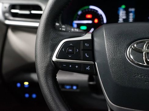 Certified 2021 Toyota Sienna XLE image 14