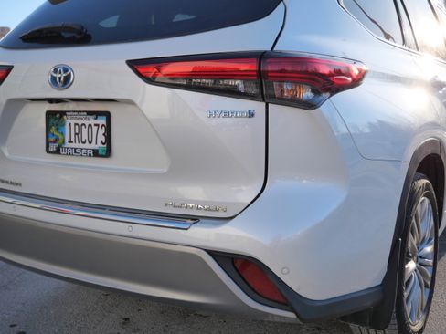 Certified 2021 Toyota Highlander Platinum image 18