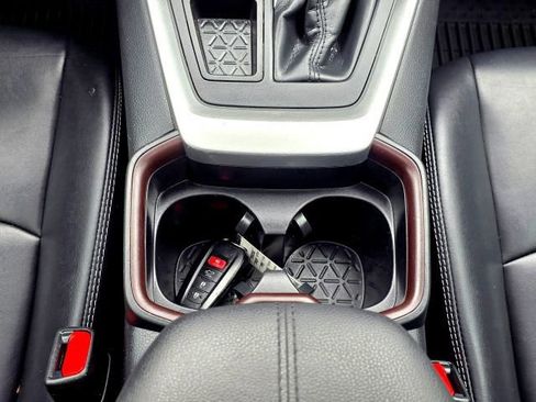 Used 2019 Toyota RAV4 Limited image 21