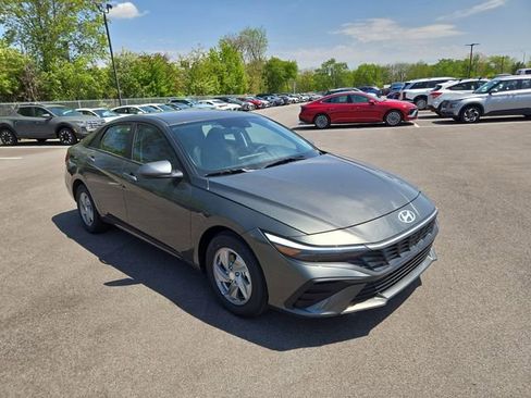 New 2026 Hyundai Elantra SE FWD image 4