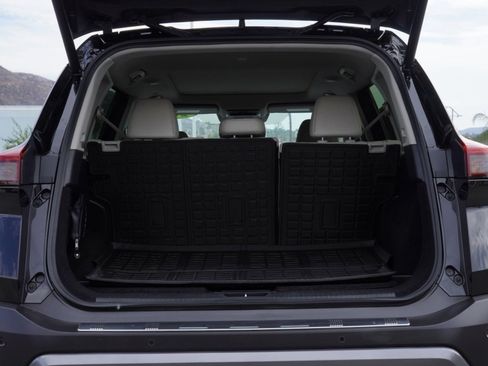 Used 2023 Nissan Rogue SL w/ SL Premium Package image 6