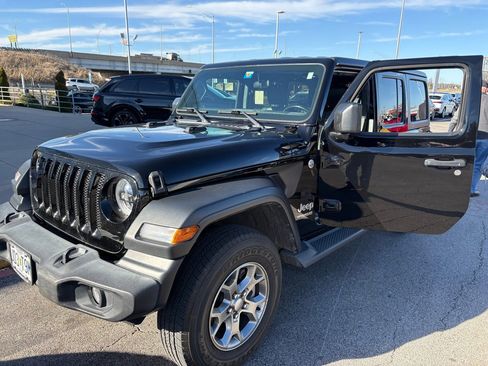 Used 2020 Jeep Wrangler Unlimited Freedom Edition image 2