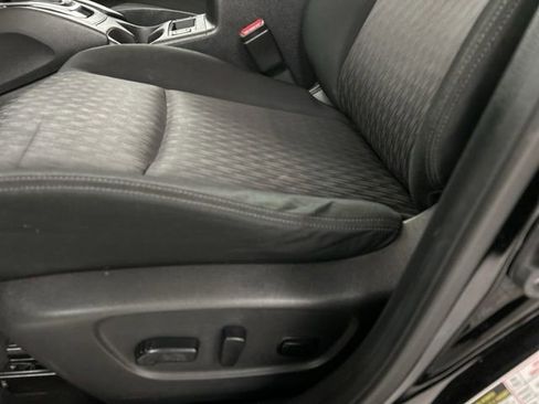 Used 2018 Nissan Rogue SV w/ Premium Package image 7