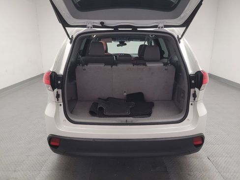 Used 2019 Toyota Highlander LE w/ Carpet Mat Package (TMS) FWD image 29