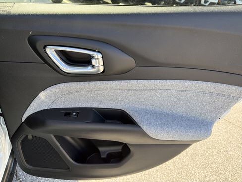 New 2026 Jeep Compass Latitude image 17