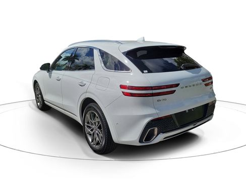 Used 2023 Genesis GV70 2.5T w/ Advanced Package image 3