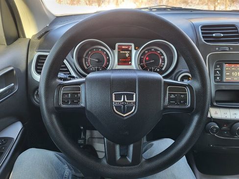 Used 2019 Dodge Journey SE image 15