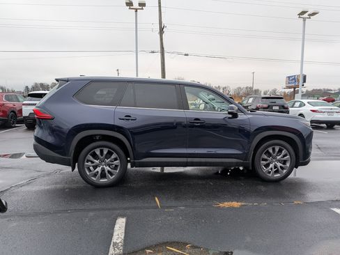 Used 2024 Toyota Grand Highlander Limited image 9